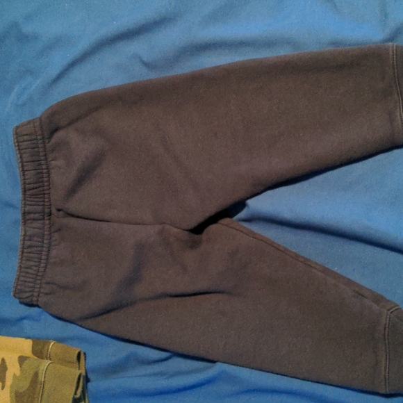 5 pairs of boys pants - Picture 7 of 16